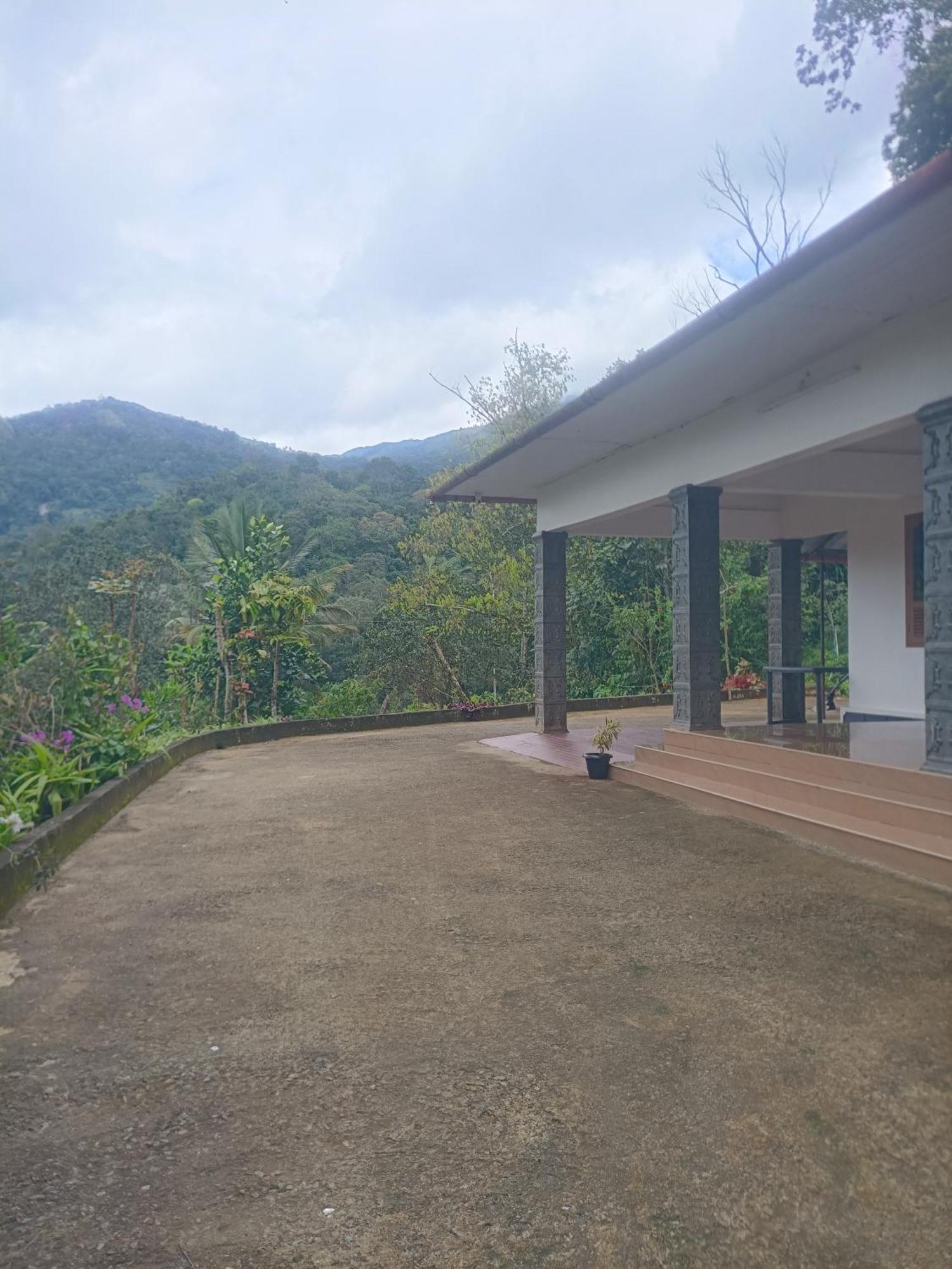 Holiday home Anivilla Kunjithanny Anachal